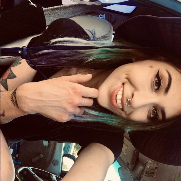 Meet your Posher, Chloe - Picture 2 of 11